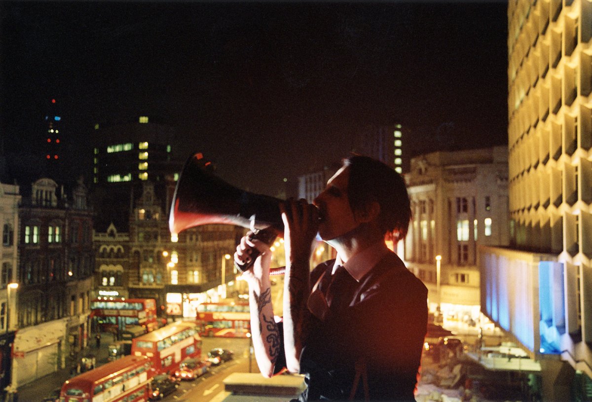 marilyn manson on the roof of rouge, London 2003